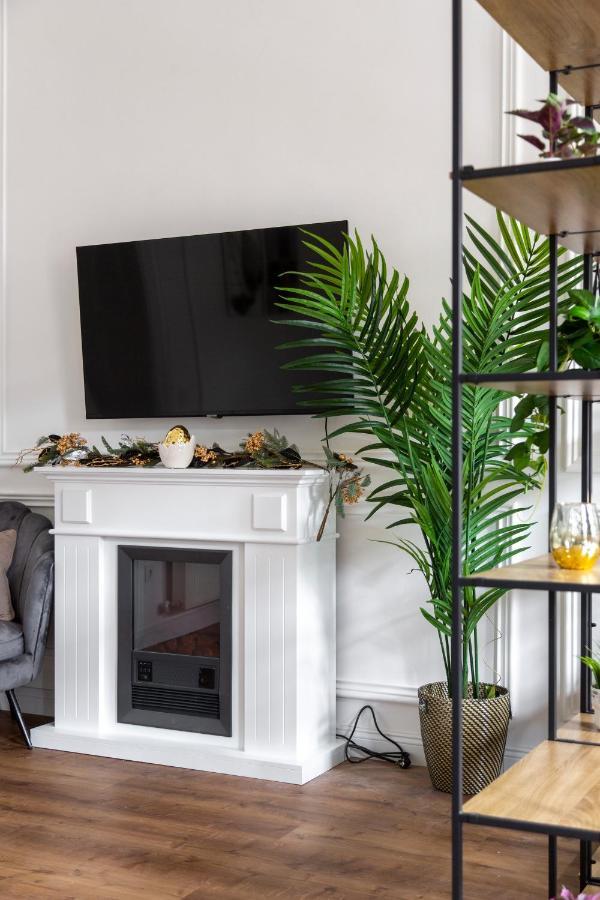 Luxurious Art Deco In The Heart Of Apartment