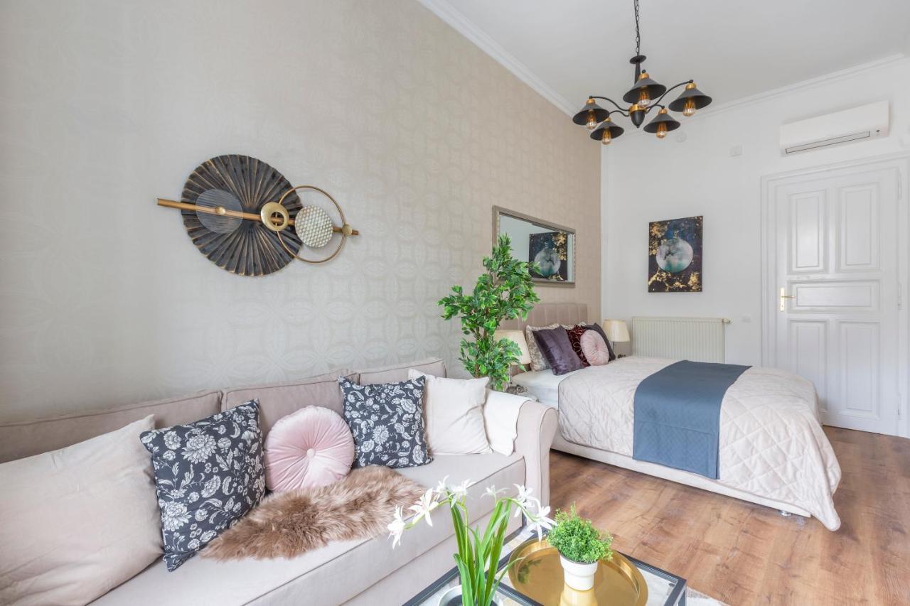 Luxurious Art Deco In The Heart Of Apartment