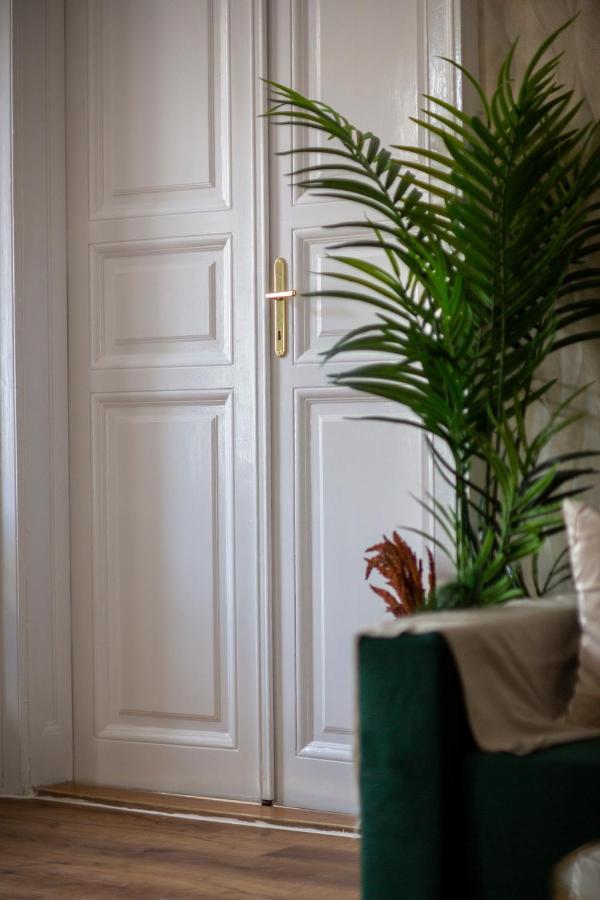 Luxurious Art Deco In The Heart Of Apartment *