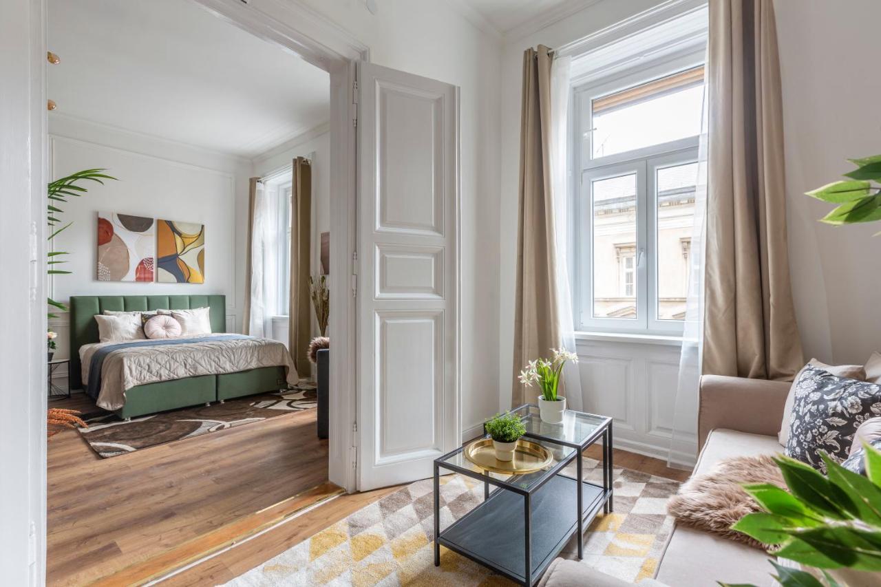 Luxurious Art Deco In The Heart Of Apartment
