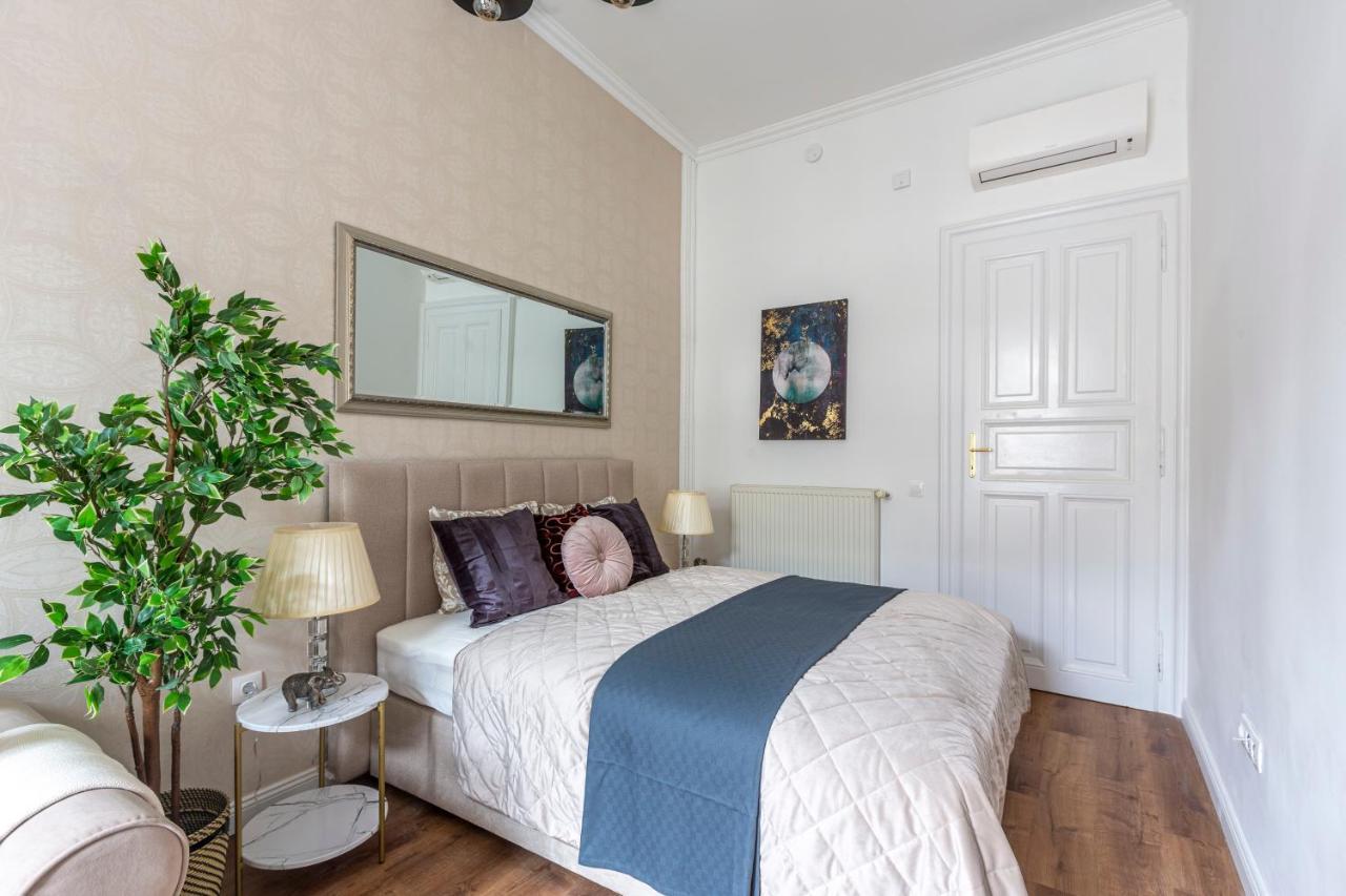 Luxurious Art Deco In The Heart Of Apartment Budapest